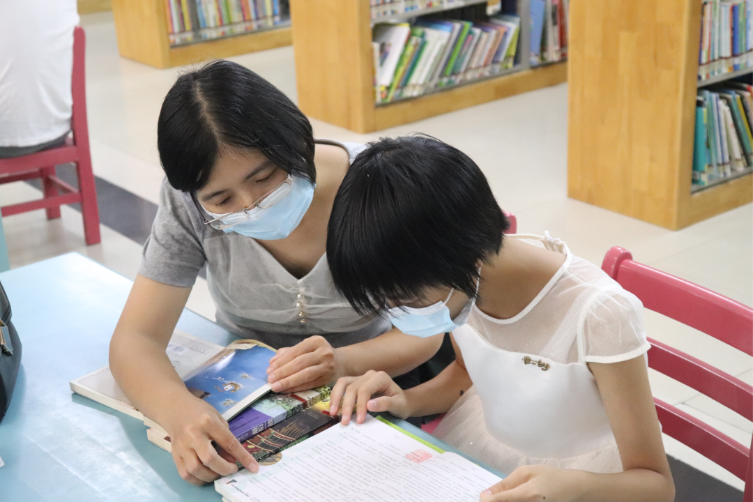 怀集书香伴暑假学生忙充电