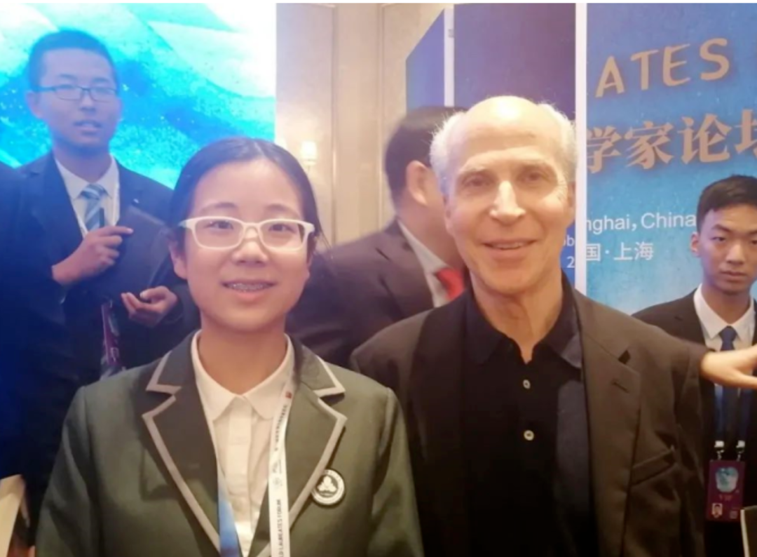 17岁女生上热搜！网友看完酸了​消防员脱头盔头顶冒白烟韩国脱发人口达1000万