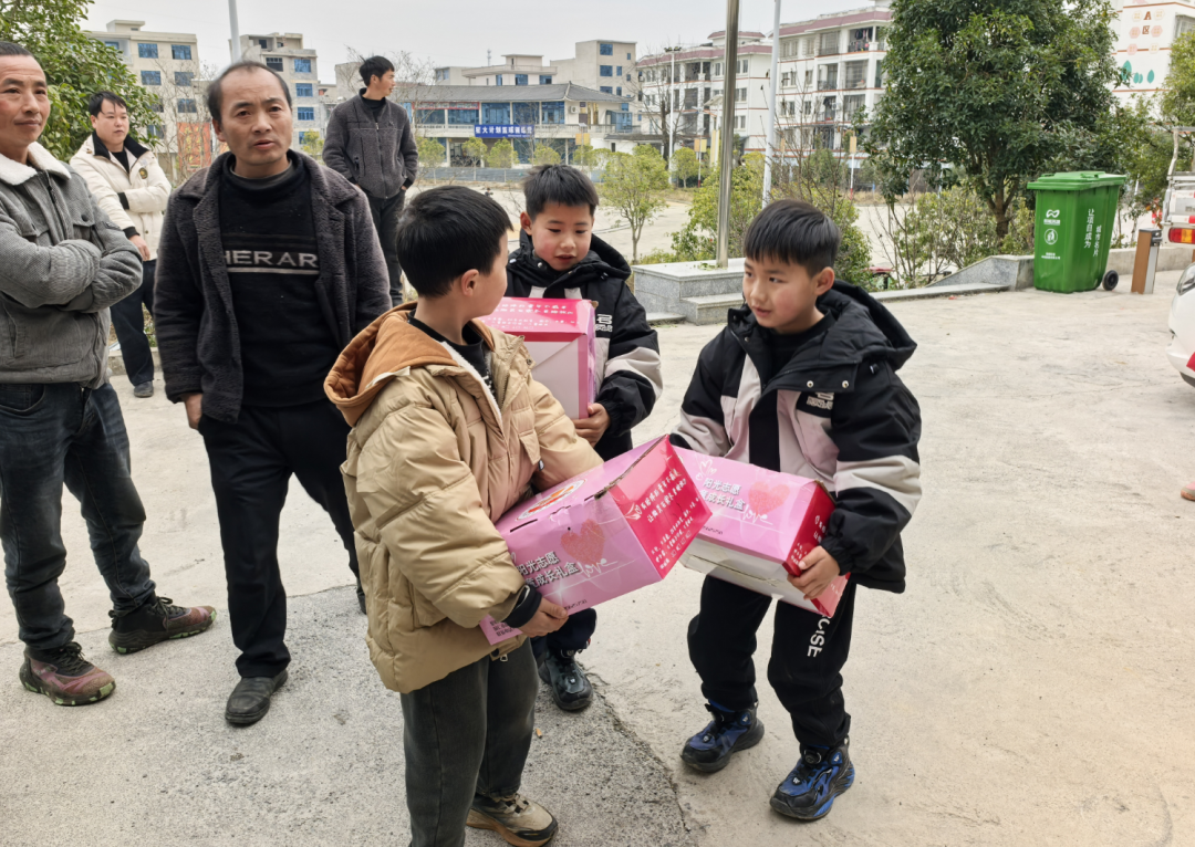 青春志愿赶大集！                                                                                                                     铜青声