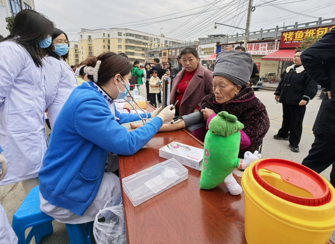 青春志愿赶大集！                                                                                                                     铜青声