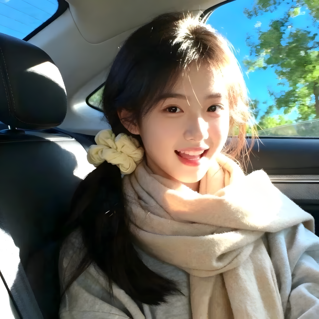 车内爱笑甜美女生头像