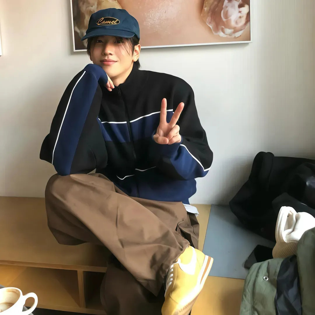 剪刀手小众男生头像