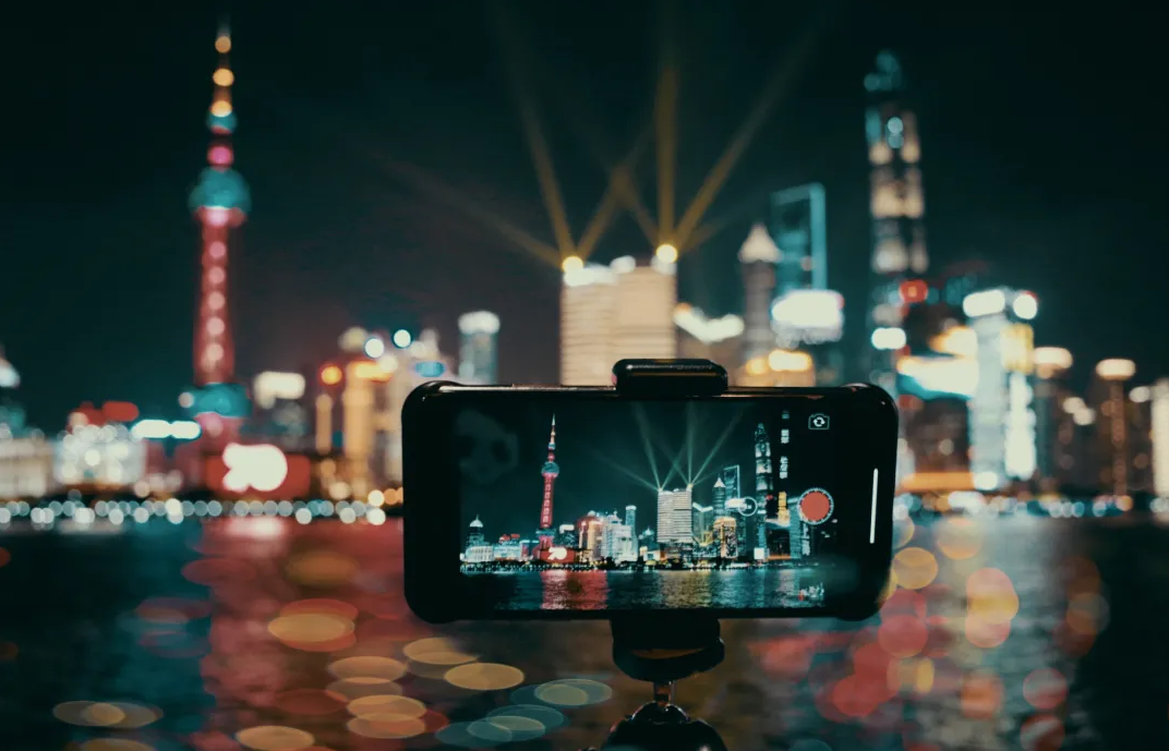 回A首日就“牵手”，中国电信和上海组“数字化转型CP”