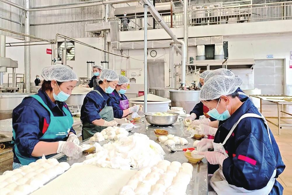 黄豆腐制作车间。赵雄飞 摄