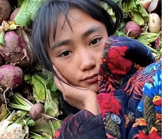 云南昭通360万北青网红爆胎：“卖惨”另一面的事实真相是甚么？(图2)