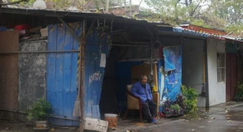 郑州5000人“流离失所”，住进烂尾楼王的他们，生活的坚强和心酸难以想象