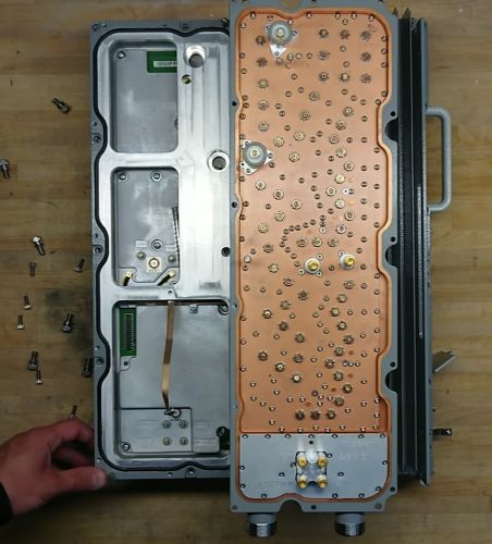 華為基站拆解曝光：PCB設計+高頻走線，完美的像藝術品！的圖7