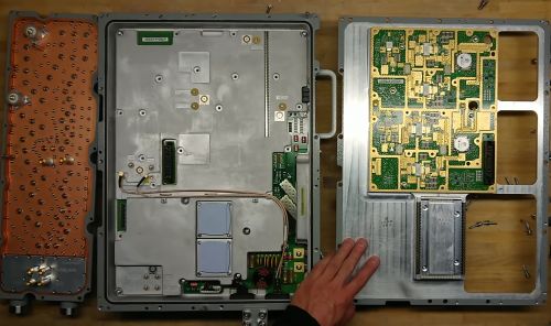 華為基站拆解曝光：PCB設計+高頻走線，完美的像藝術品！的圖9