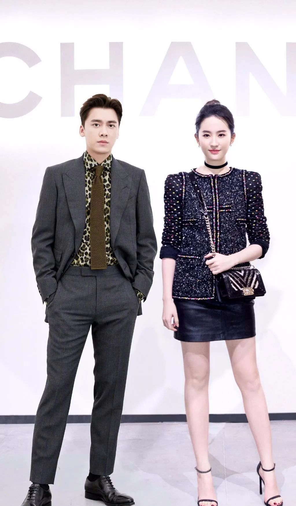 李易峰刘亦菲官宣已领证,年底举行婚礼?_影视聚合站
