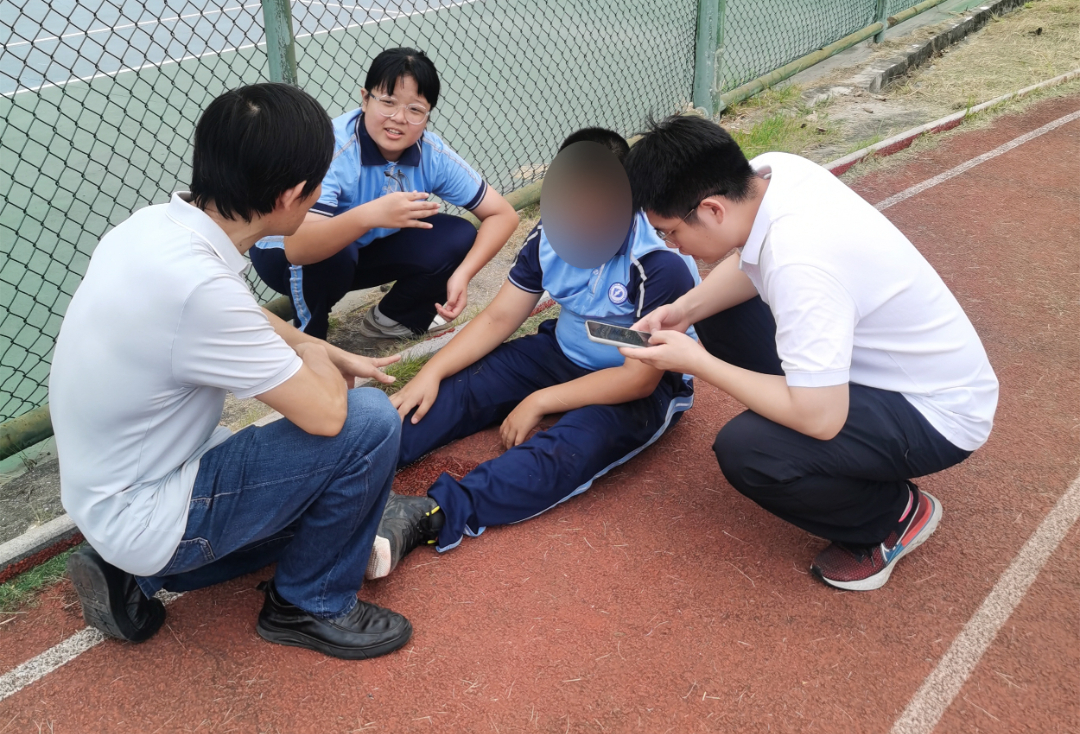 厦门一学生心脏骤停，7名同学“教科书式”急救