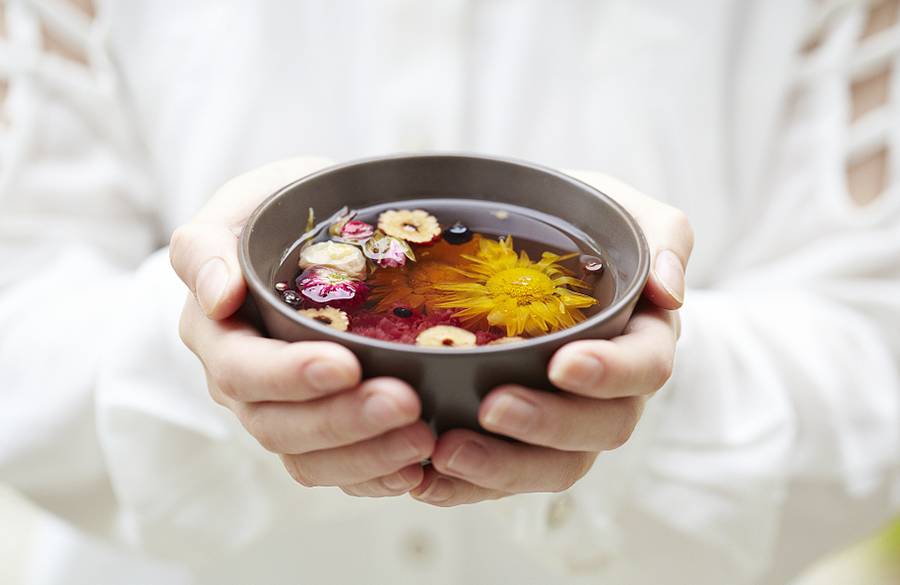 涨姿势女性经期可以喝菊花茶吗什么茶适合经期饮用