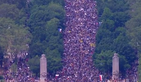 天灾人祸俱来：美国抗议再迎新高潮，热带风暴登陆，码头关闭船舶禁行 