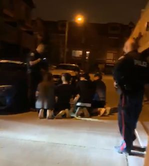 中国留学生聚众伤人，结果在警察面前，跪成了一圈！（组图） - 9