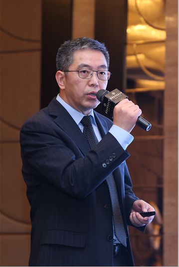 德恒上海办公室高级合伙人王雨微律师主持论坛,并作"