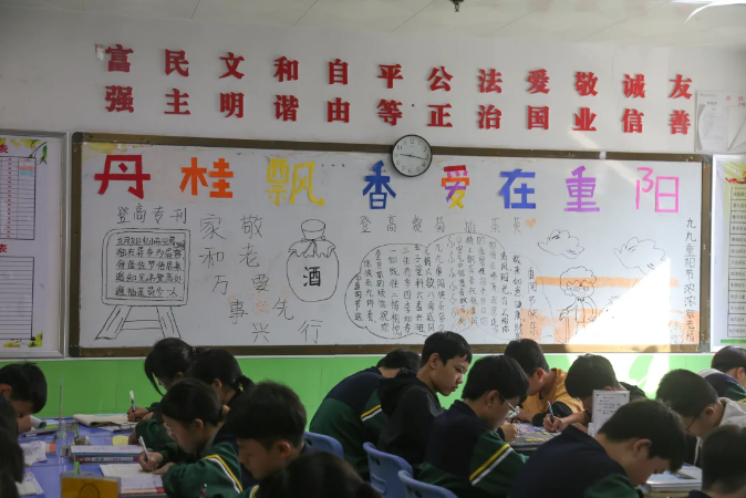 淮阳区羲城中学开展重阳节节日主题系列课程