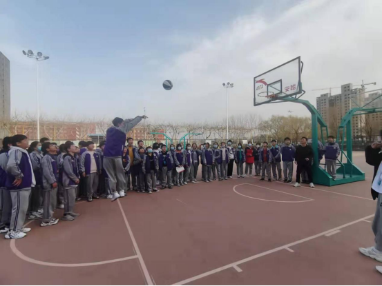 淮阳区羲城中学远洋部举行“定点投篮”活动