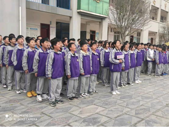 淮阳区羲城中学启航部举行“唱响国歌、唱亮队歌”比赛