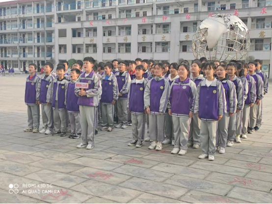 淮阳区羲城中学启航部举行“唱响国歌、唱亮队歌”比赛