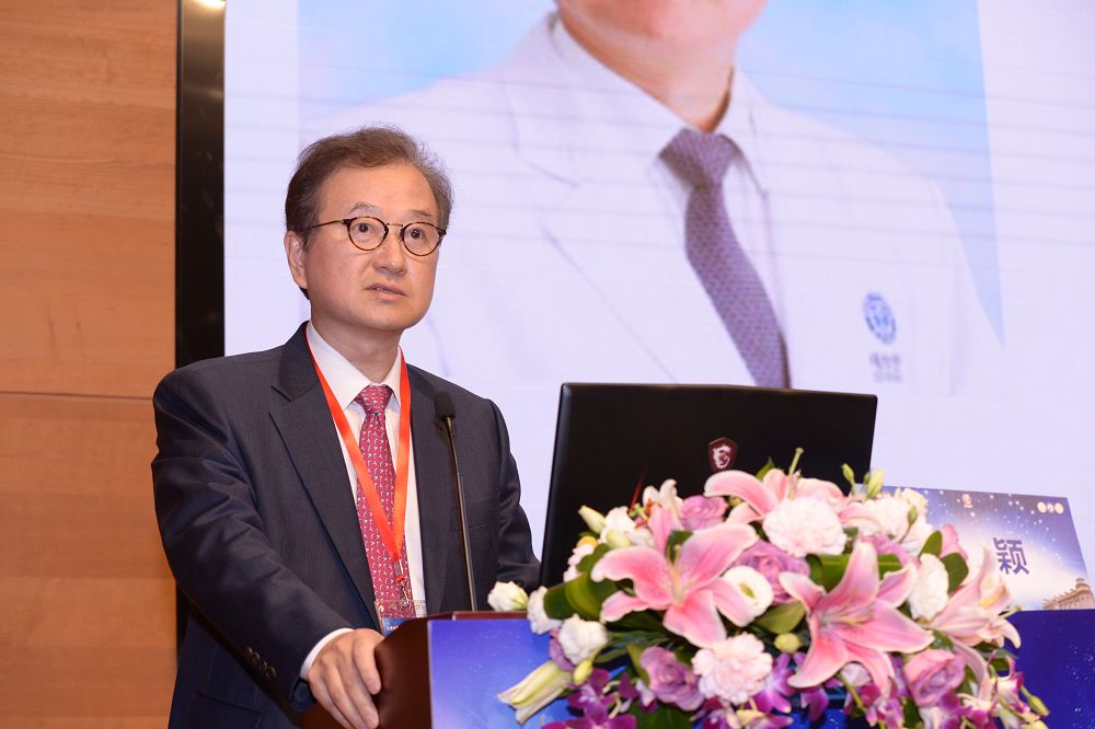 教授,eun jig lee教授,李益明教授和张亚卓教授分别为论坛致开幕辞