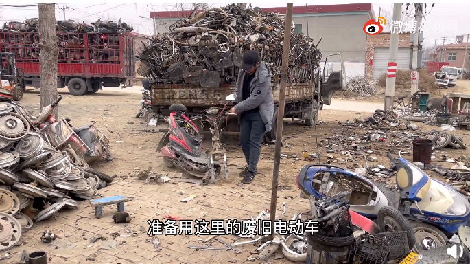 “手工耿”史詩(shī)級(jí)"發(fā)明“：可以橫著走的概念車！網(wǎng)友喊話雷軍投資的圖2