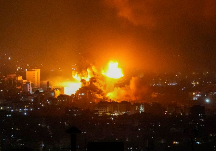 “最大规模”空袭！以军罕见出动战舰