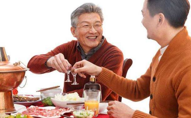 重阳思乡丨执子之手，携老同行，就像小时候他们牵着你一样！