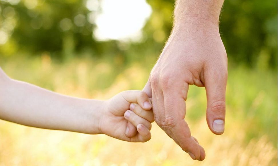 重阳思乡丨执子之手，携老同行，就像小时候他们牵着你一样！