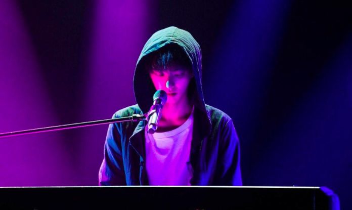 华晨宇下期“歌手”将演绎朴树作品；广电总局禁止剪辑影视作品