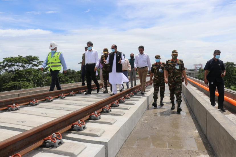 孟加拉国铁道部部长bob外围平台蒂姆乘坐轨道车视察孟加拉国铁路项目二司四工区无砟轨道工程建设情况