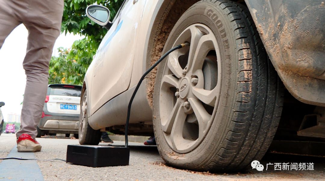 共享汽车“坟场”？大量闲置占用停车位 方便吗？