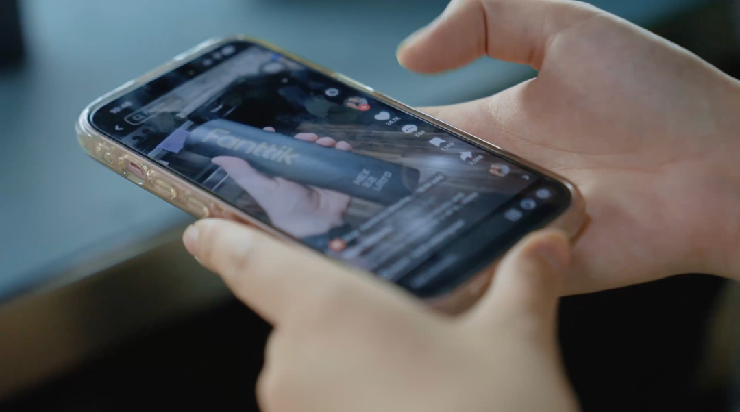 用户在TikTok上观看Fanttik的产品介绍视频