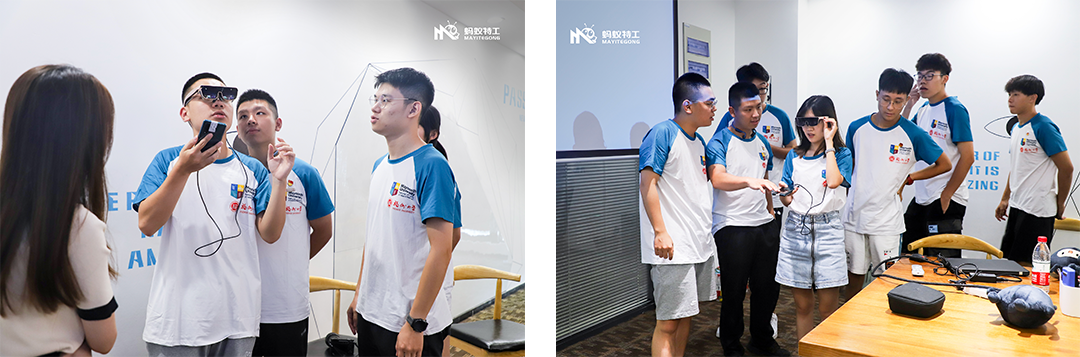 图4 体验AR设备.jpg