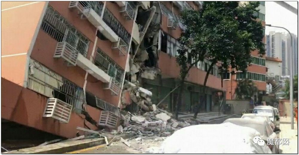 中国再爆路塌事故 少年救人坠入2次塌陷 爆燃（组图） - 47