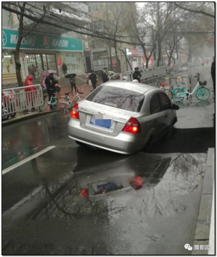 中国再爆路塌事故 少年救人坠入2次塌陷 爆燃（组图） - 62