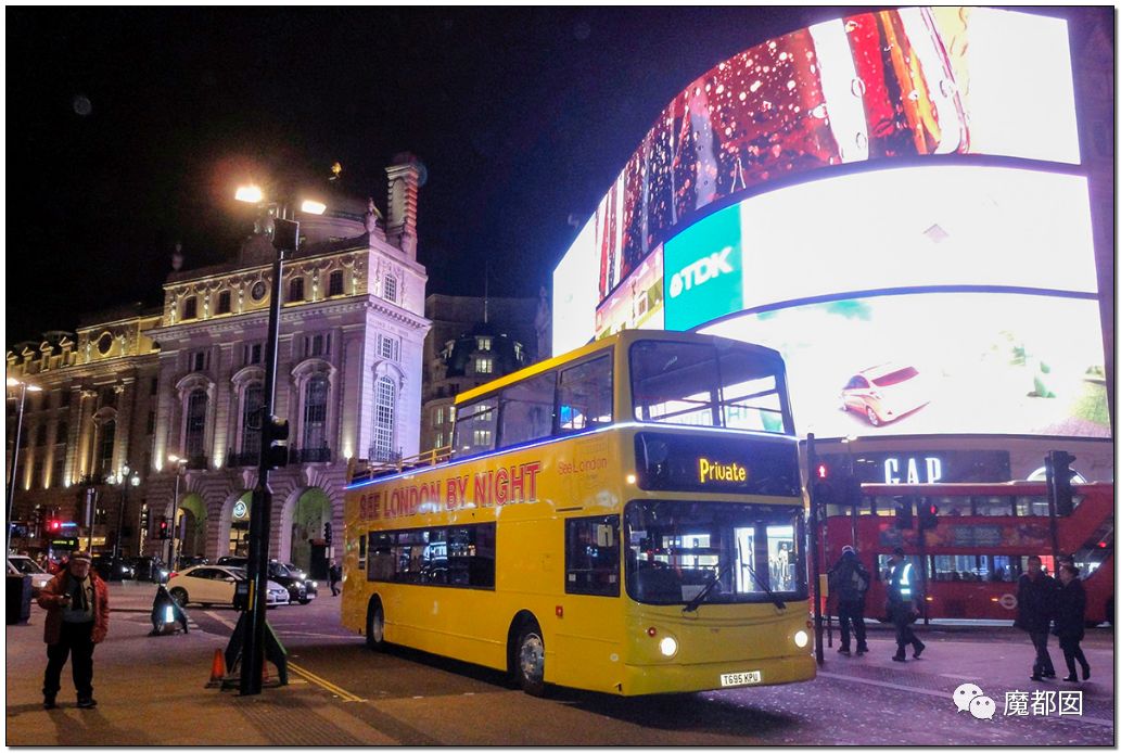 毫无疑问，中国街面招牌设计已迈入世界顶尖水平！