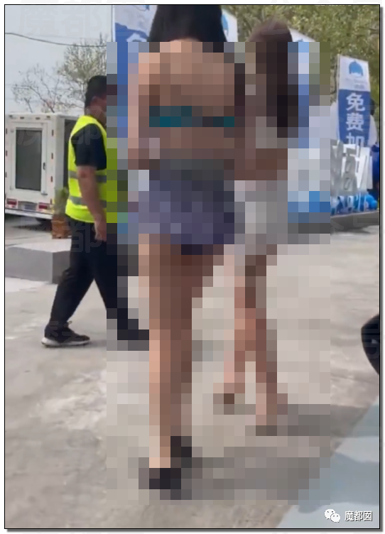 加油站惊现火辣性感比基尼美女宣传，引发网络爆议（视频/组图） - 8