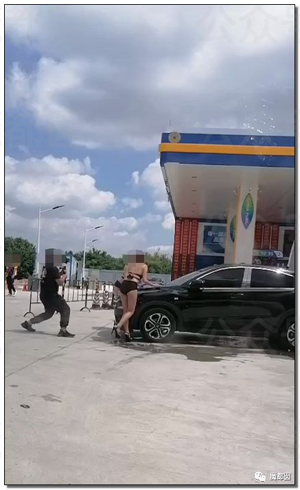 加油站惊现火辣性感比基尼美女宣传，引发网络爆议（视频/组图） - 46