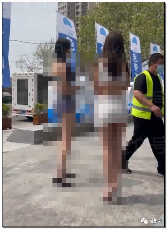 加油站惊现火辣性感比基尼美女宣传，引发网络爆议（视频/组图） - 10