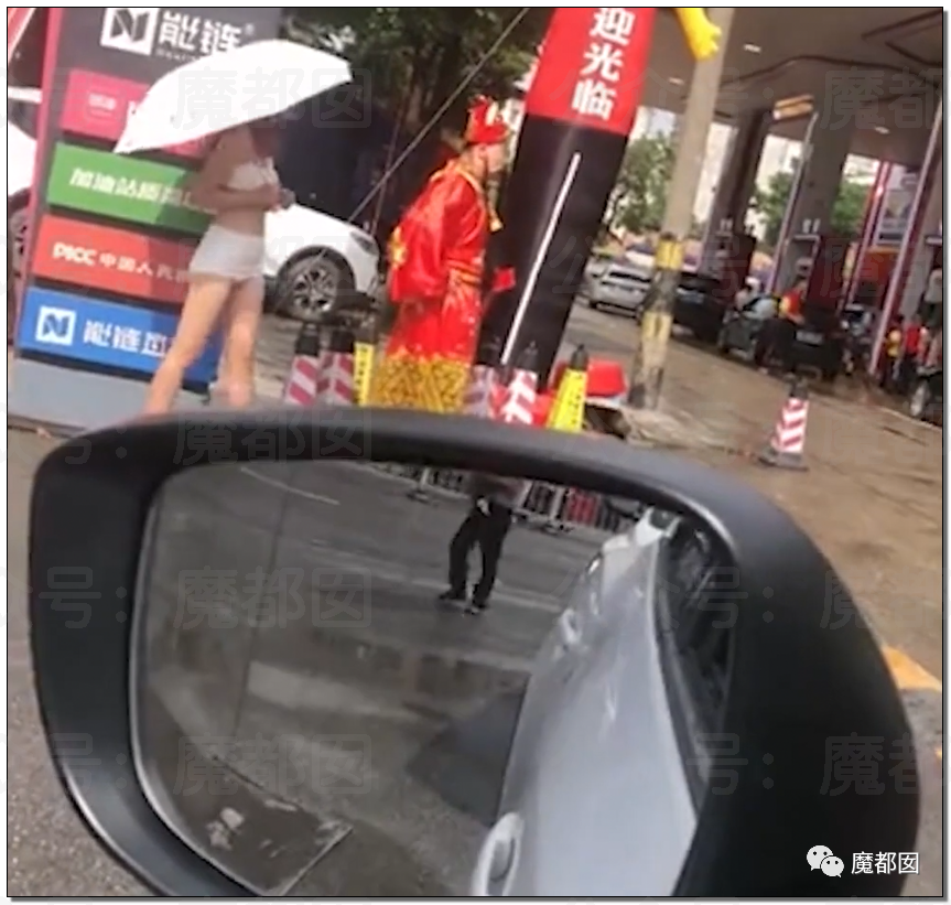加油站惊现火辣性感比基尼美女宣传，引发网络爆议（视频/组图） - 37