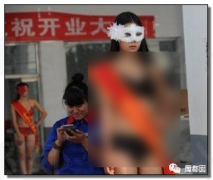 加油站惊现火辣性感比基尼美女宣传，引发网络爆议（视频/组图） - 34