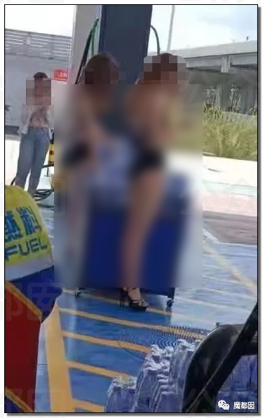 加油站惊现火辣性感比基尼美女宣传，引发网络爆议（视频/组图） - 48