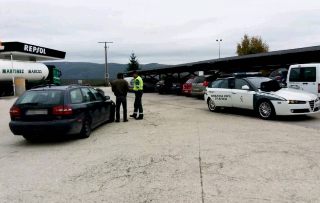 【社会】三名旅西中国留学生约了个车...结果司机刚刚吸过毒...