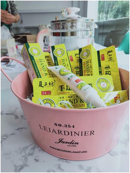 岳灵生发网红店夏工坊出品的护手霜