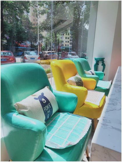 岳灵生发网红店马卡龙沙发