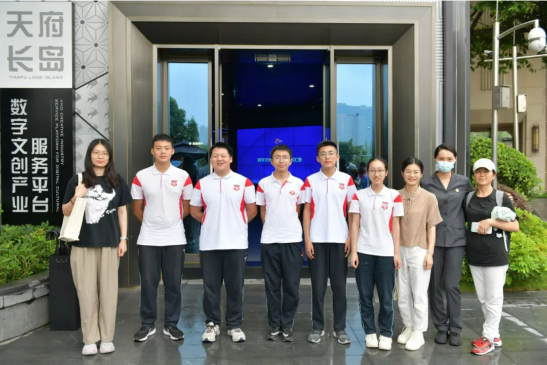 科技筑梦 法治护航——记成都七中初中学校学生参与高新法院“科技法治之旅”活动