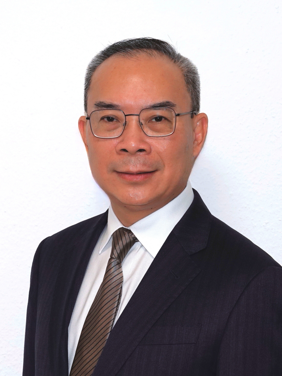 李松,男,汉族,1967年12月生于北京,毕业于外交学院,文学学士,法学学士