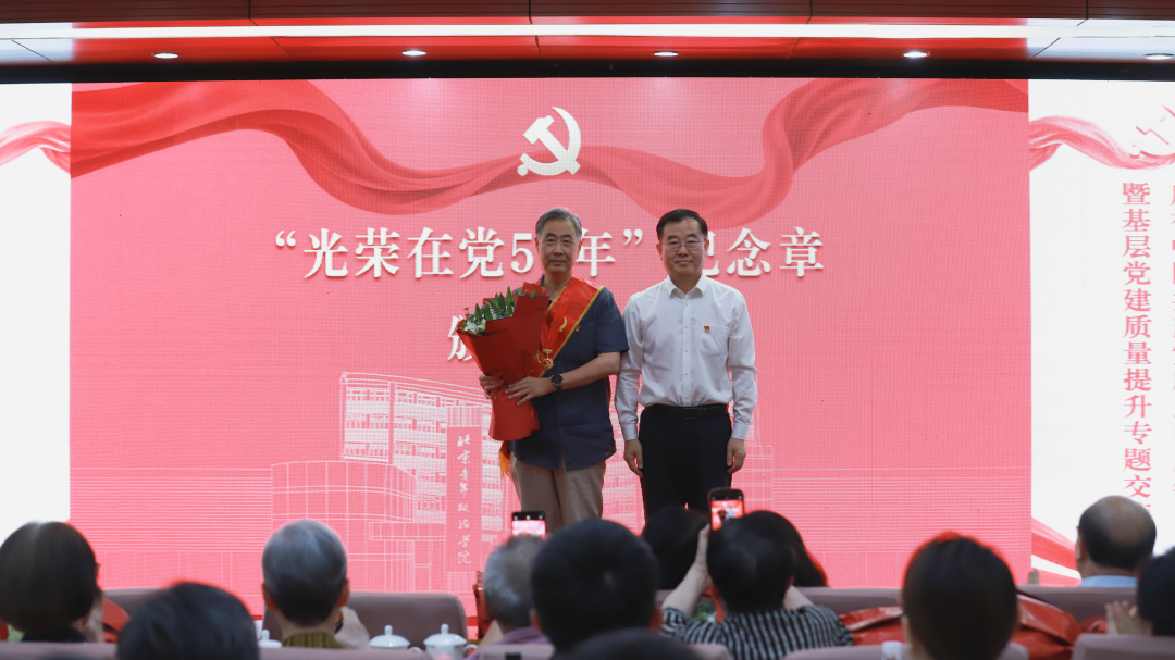 书记合影2.png