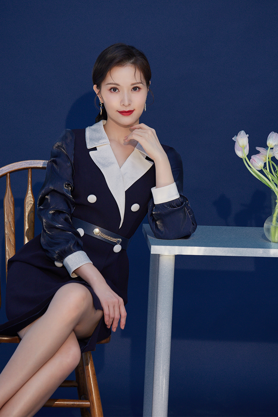 故这个身份让我们对作为电影频道主持人的谢映玲在荧幕以外的状态尤为