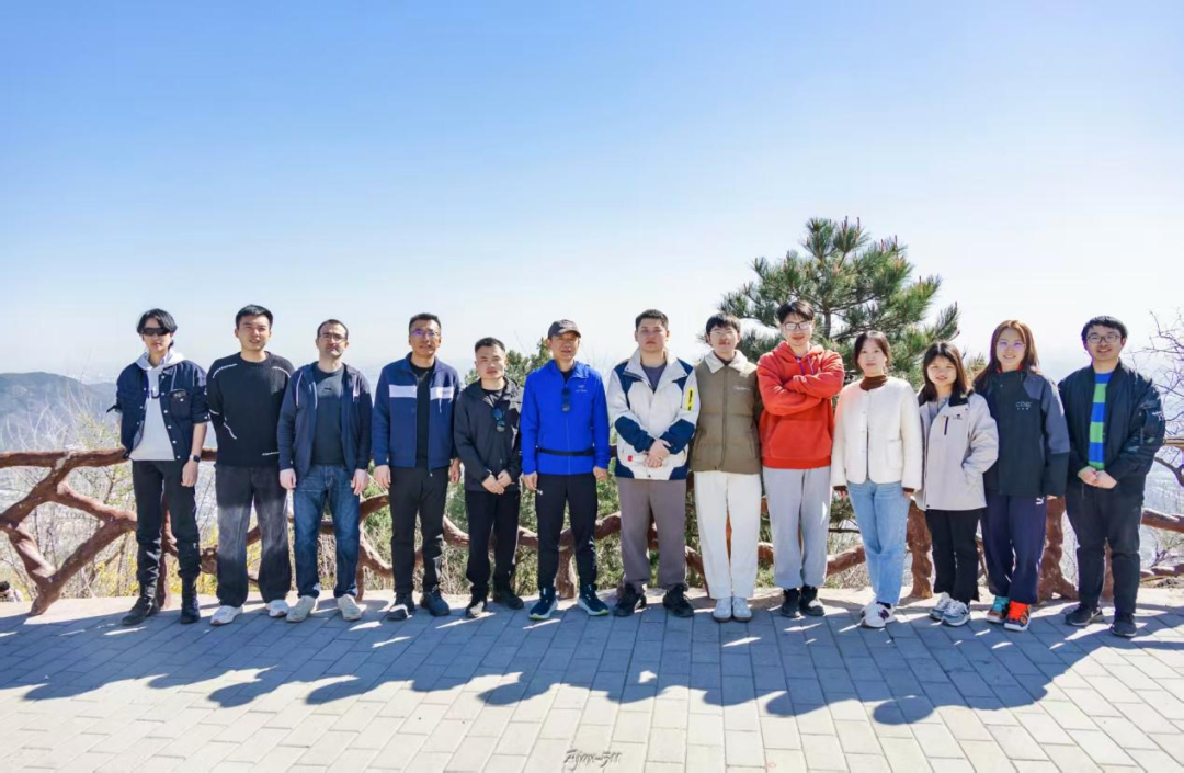 展示人形机器人.jpg