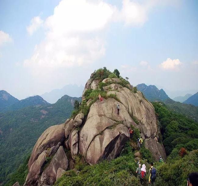 每周六日出发特价88从化十登之老虎头登高山赏奇石齐齐摸老虎头
